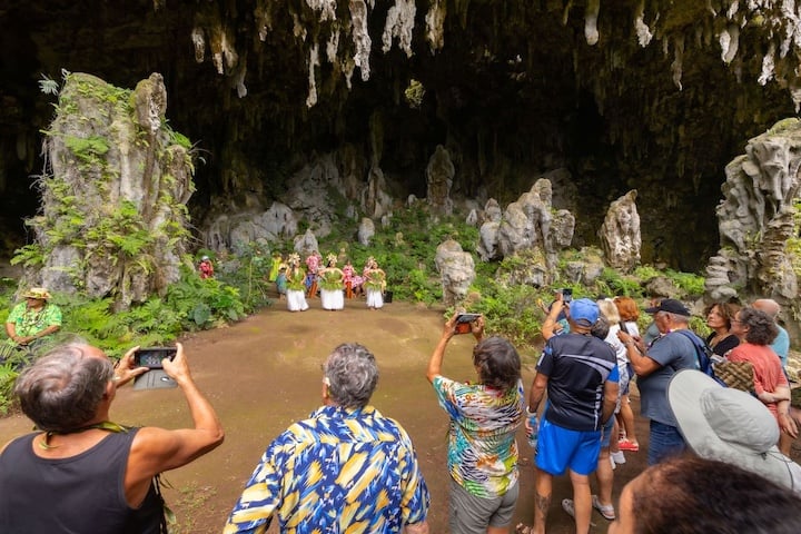 Austral Islands cruise